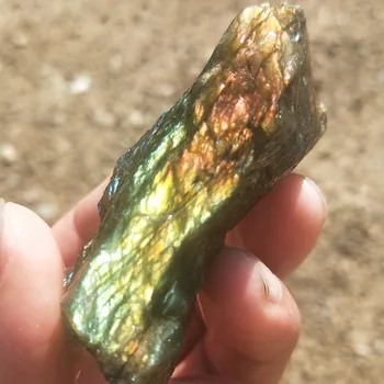 1 kom Prirodni kvarcni kristal bljeskalica лаолит predstavlja prirodni kamen i mineral bez poliranja